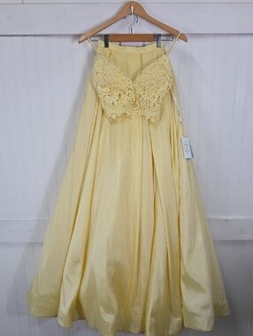 Sherri Hill NWT Yellow Two Piece Lace Bodice A-Line Maxi Skirt Size 00 #52604